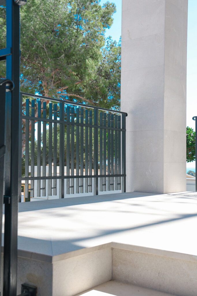 Detalle fachada, Villa Costa d'en Blanes
